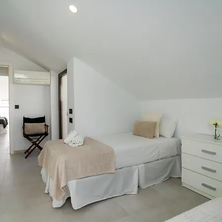 דירה Sea Breeze Penthouse - Goletmalaga פואנגירולה