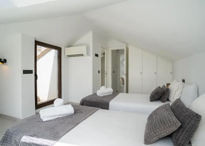 דירה Sea Breeze Penthouse - Goletmalaga פואנגירולה