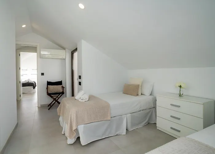 דירה Sea Breeze Penthouse - Goletmalaga פואנגירולה